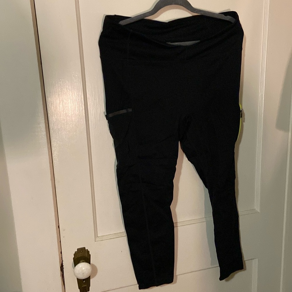 Fabletics black motion 365 leggings